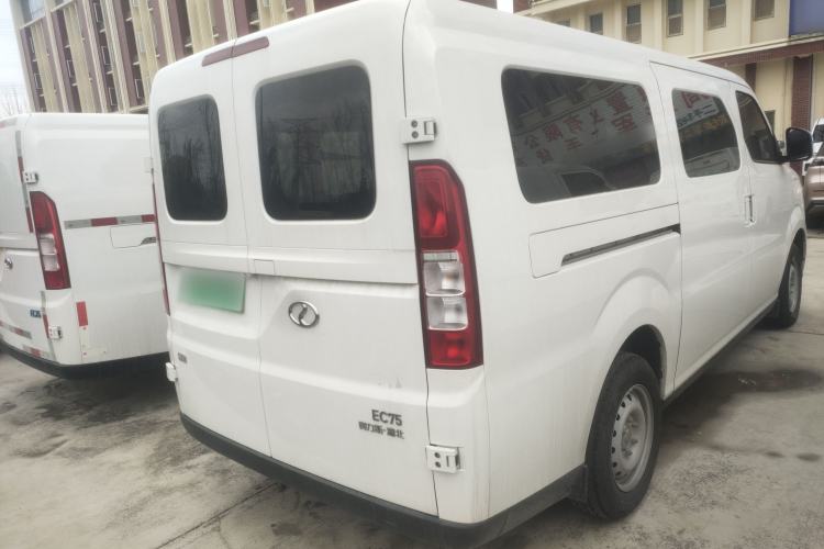 Used Ruichi EC75 2025 Model Passenger Vehicle Smart Driving Ultra-Charging Edition, Pioneer Type I, 52.16 kWh