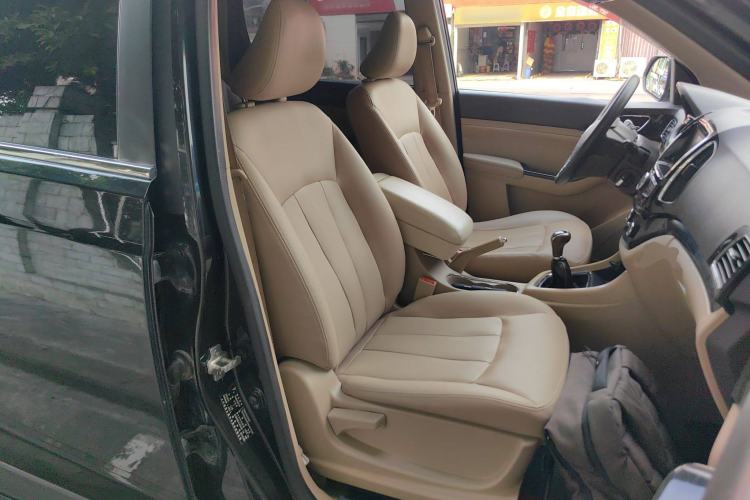 Used Baojun 730 2014 1.5L Manual Luxury Navigation ESP Version 7 Seats