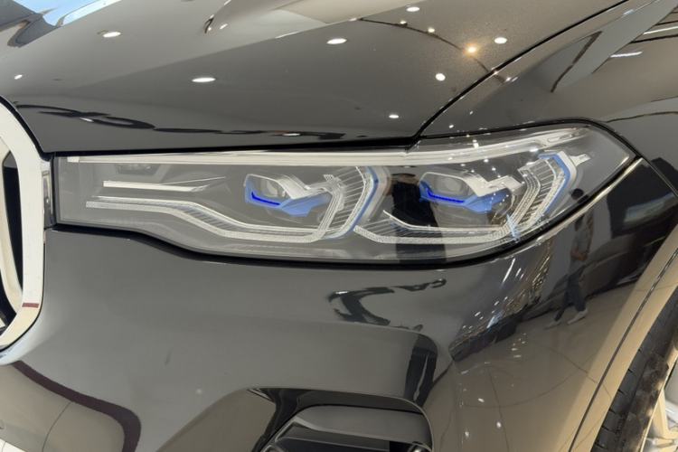 Used BMW X7 2021 xDrive40i Luxury Package with Premium Features
