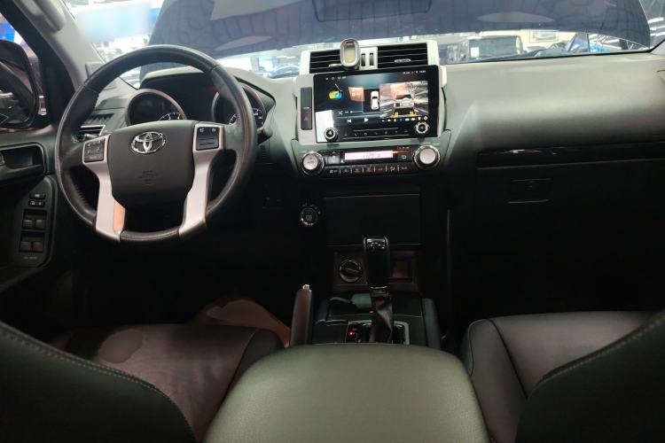 Used Toyota Prado 2016 2.7L Automatic Standard Edition Center Console