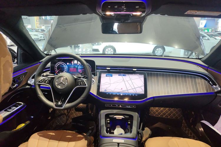 Used Mercedes-Benz E-Class 2024 Refresh E 300 L Stylish Edition Center Console