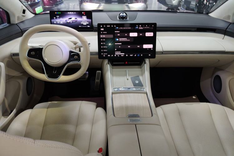 Used Hima Luxeed S7 2025 785 km Ultra