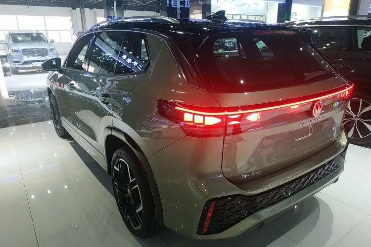 Used Volkswagen Tayron 2025 Tiguan L 380TSI 4Motion Luxury Easy Package Rear Left 45 Deg