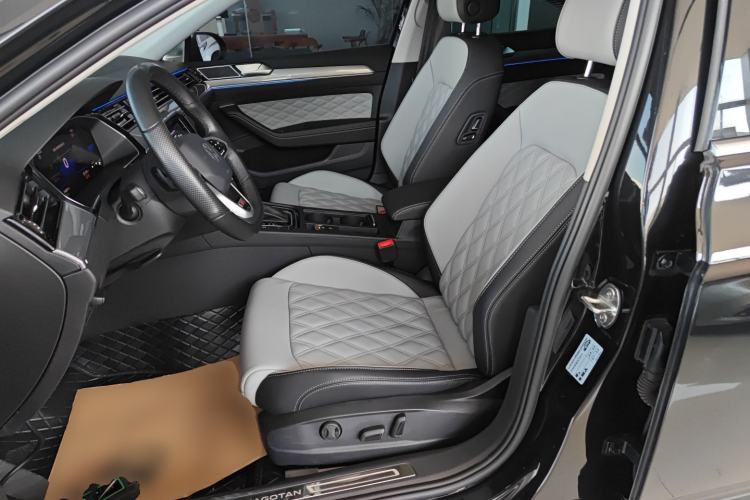 Used Volkswagen Magotan 2023 2 Million Units Limited Edition 330TSI DSG Leading Version Left Front Seat