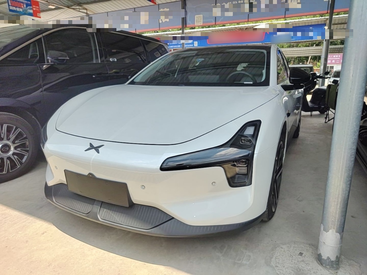 Под передней частью автомобиля