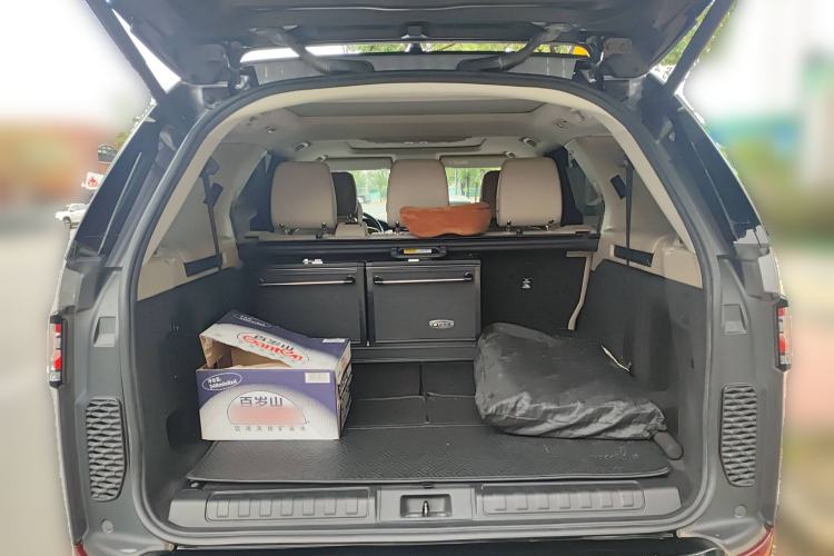 Used Land Rover Discovery 2020 2.0T 30th Anniversary Special Edition Trunk