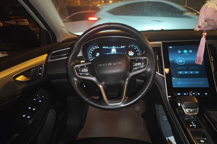 Used Roewe i6 MAX 2020 300TGI Automatic Supreme Edition with Cool Sunroof and Advanced Driving Features Steering Wheel