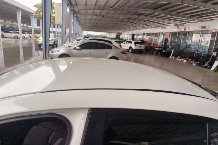 Used Mazda 3 Axela 2016 Sedan 1.5L Automatic Comfort Model Roof