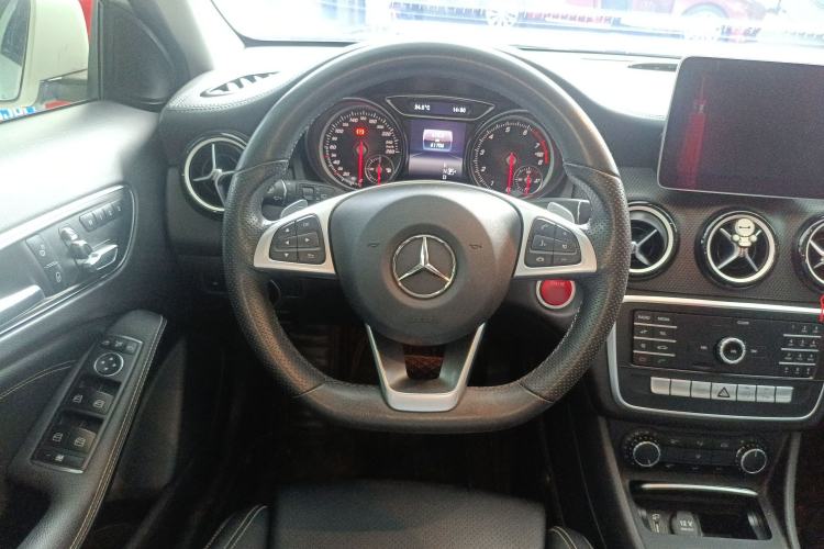 Used Mercedes-Benz GLA 2019 GLA 200 Fashion Model Steering Wheel