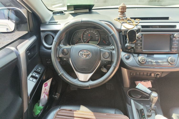 Used Toyota RAV4 2016 2.0L CVT Two-Wheel Drive Fashion Edition China V Standard