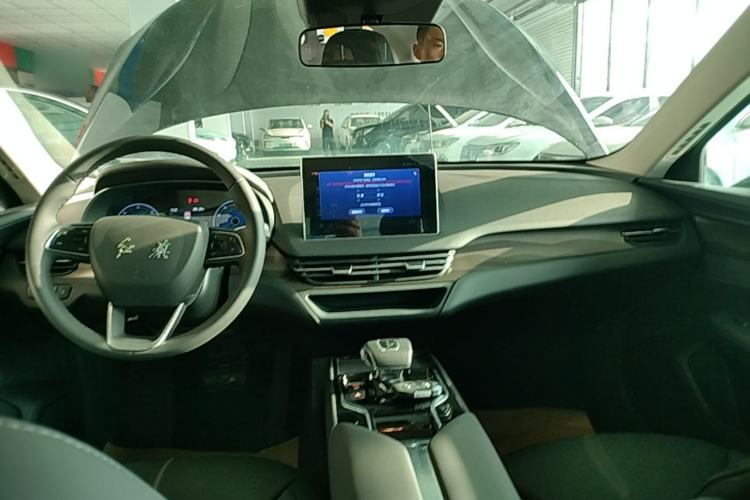 Used Hongqi E-QM5 2022 431 km Charge & Enjoy Edition
