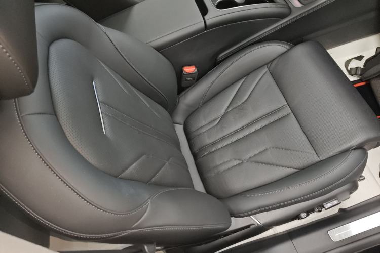 Used Zeekr 007 2025 Long-Range Rear-Wheel-Drive Intelligent Driving Version 100 kWh Right Front Seat