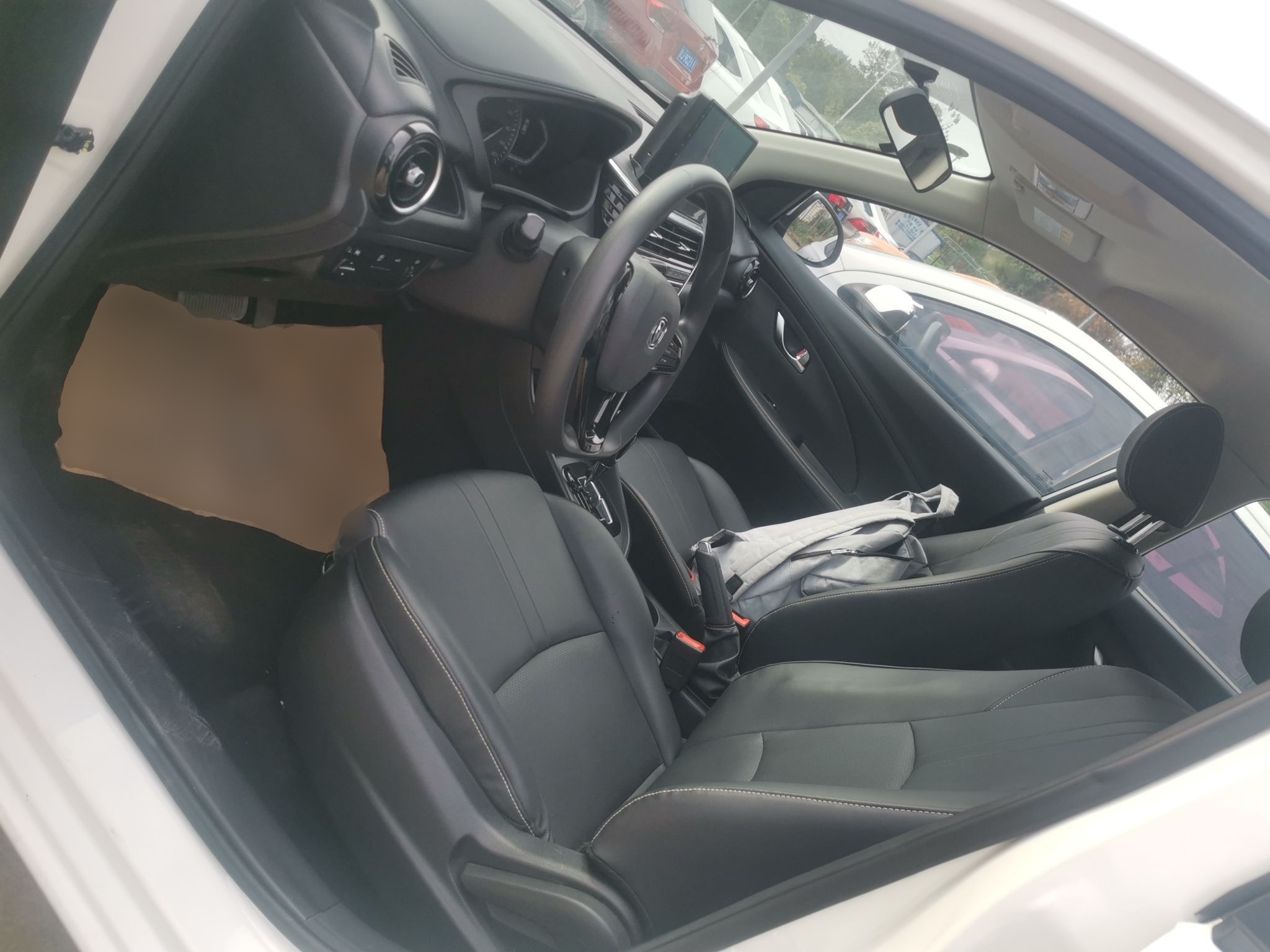 Переднее сиденье в автомобиле