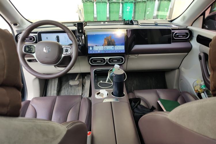 Used Leapmotor C11 2023 Range-Extended 180 Comfort Edition Center Console