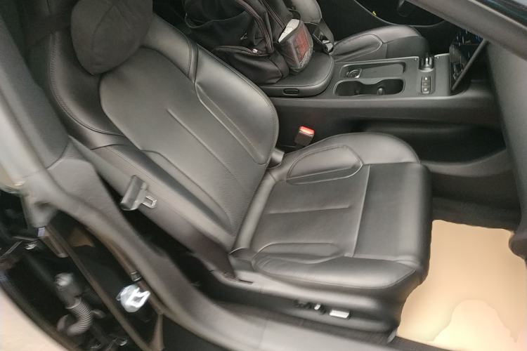 Used Nio ET5T 2023 75 kWh Touring Right Front Seat