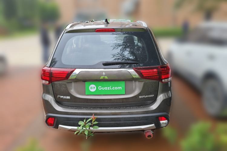 Used Mitsubishi Outlander 2017 2.0L Two-Wheel Drive Glory Edition 5 Seats Rear