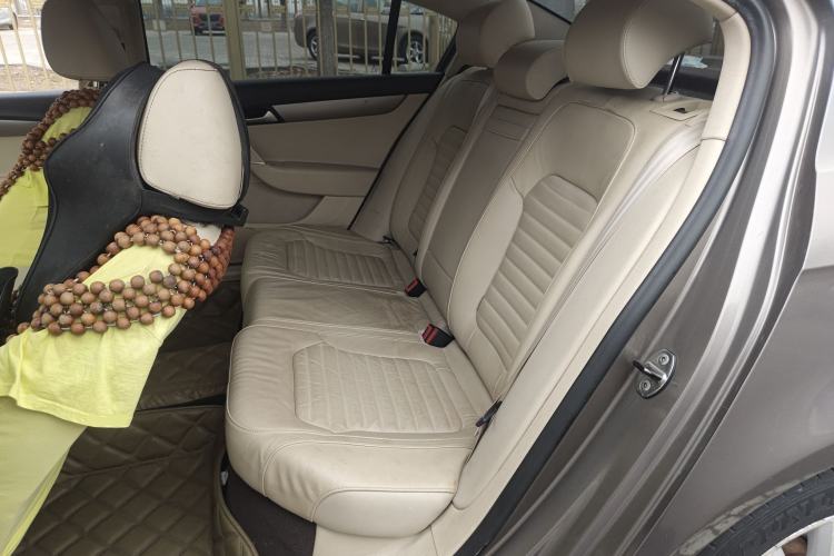 Used Volkswagen Magotan 2012 Revised Version 1.8TSI Leading Edition Left Rear Seat