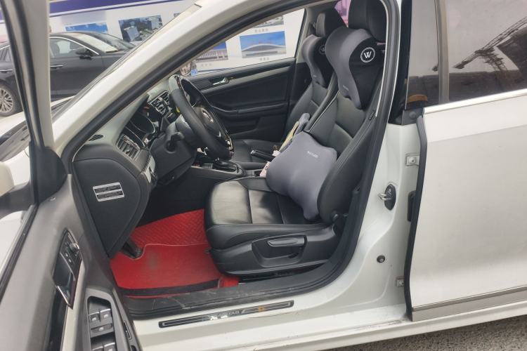 Used Volkswagen Sagitar 2017 230TSI Automatic Comfort Version
