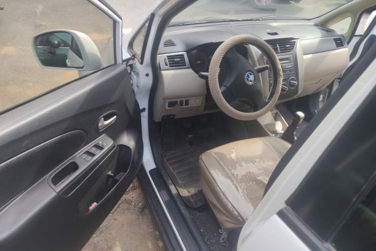 Used Venucia R50 2015 1.6L Manual Fashion Edition
