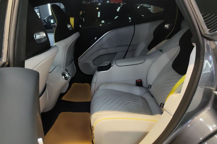 Used Avatr 11 2022 Ultra-Long Range Dual-Motor Luxury Edition 4 Seats Left Rear Seat