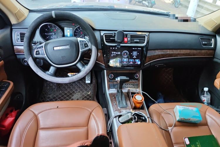 Used Haval H8 2015 2.0T Two-Wheel Drive Comfort Version Center Console