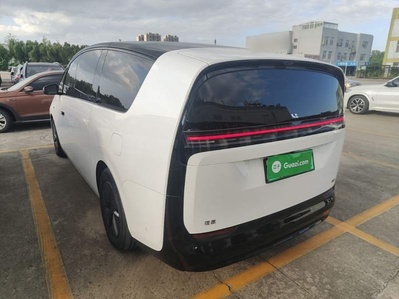 Used Li Auto MEGA 2025 Home Family Special Edition — 4