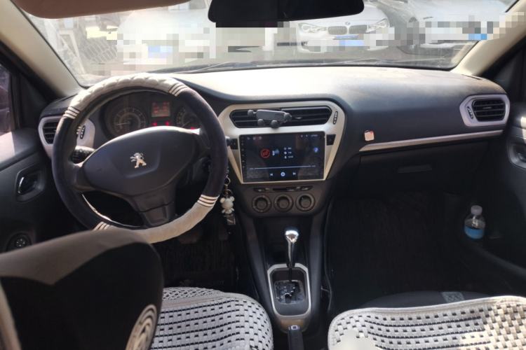 Used Peugeot 301 2014 1.6L Automatic Comfort Edition Center Console