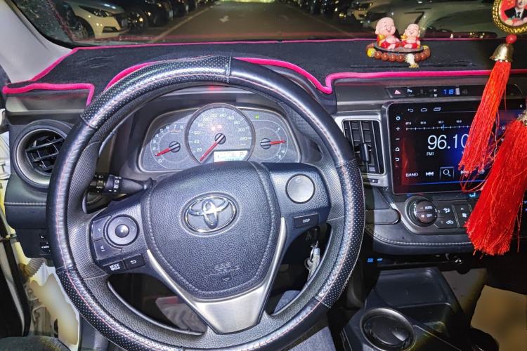 Used Toyota RAV4 2015 2.0L CVT Two-Wheel Drive Fashion Edition
