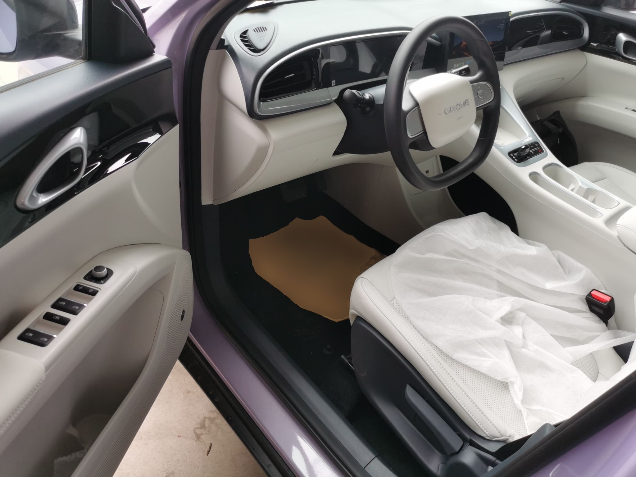 Переднее сиденье в автомобиле