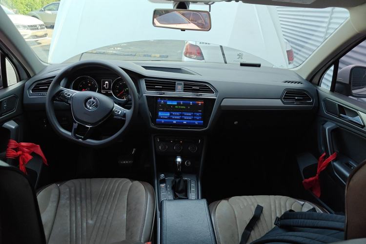 Used Volkswagen Tiguan L 2018 330TSI Automatic Two-Wheel Drive Luxury Edition Center Console