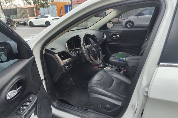 Used Jeep Cherokee 2017 2.0L Superior Edition