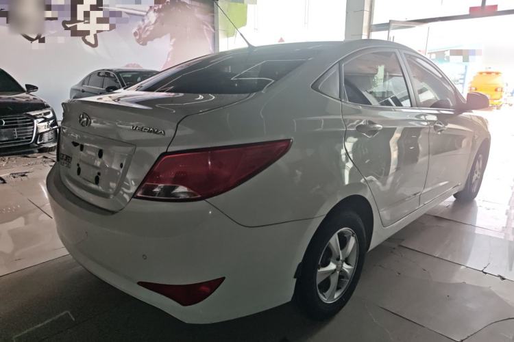 Used Hyundai Verna (older generation) 2016 1.4L Manual Smart GLS Trim Rear Right 45 Deg