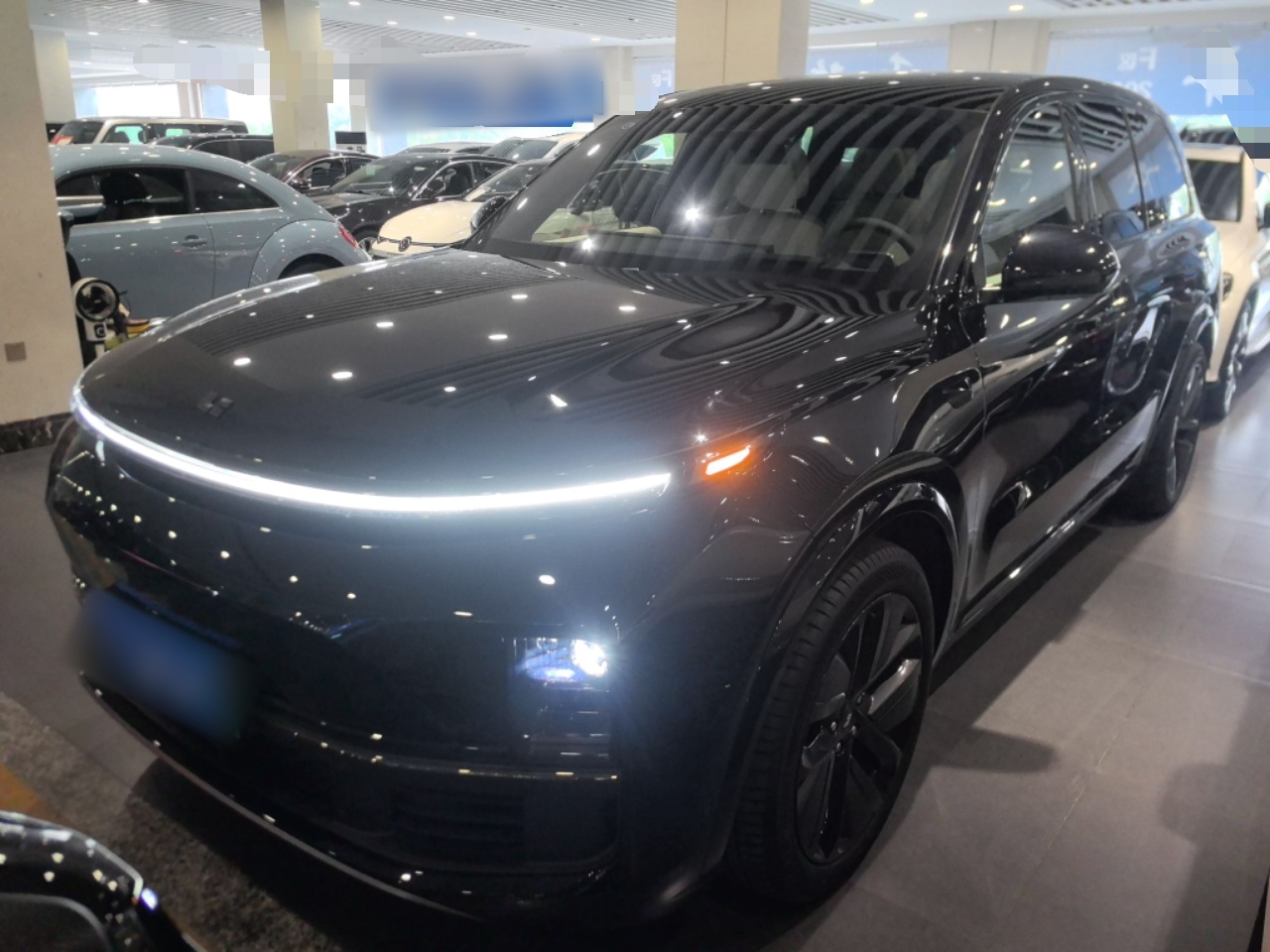 Под передней частью автомобиля