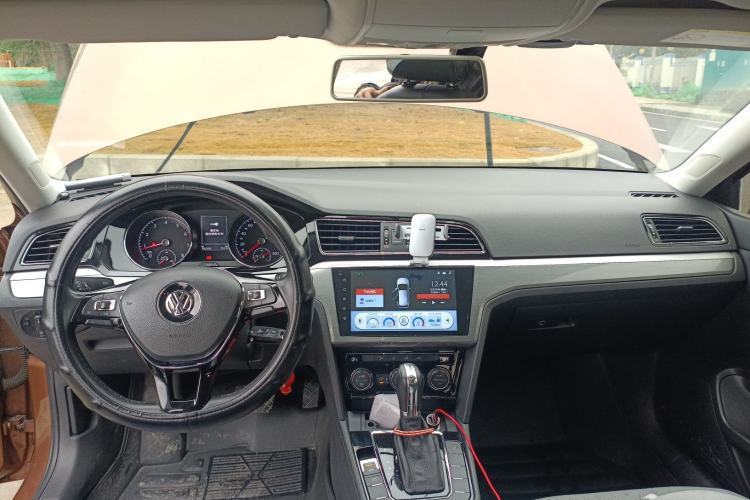 Used Volkswagen Lamando 2015 280TSI DSG Comfort Edition Center Console