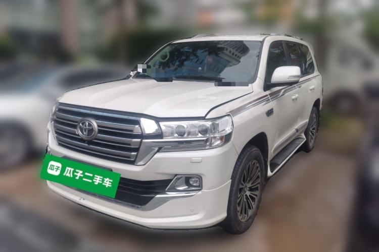 Used Toyota Land Cruiser 4.0L gasoline, automatic, 7 seats
