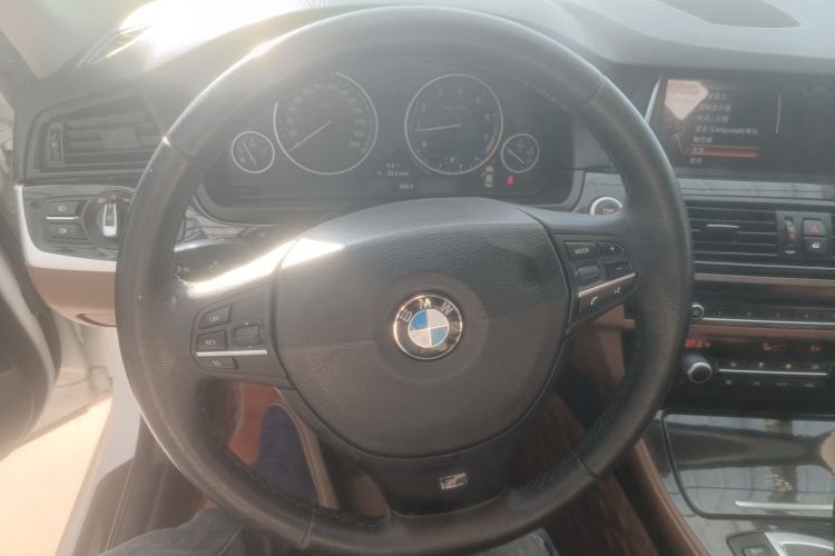 Used BMW 5 Series 2014 520Li Elegant Model
