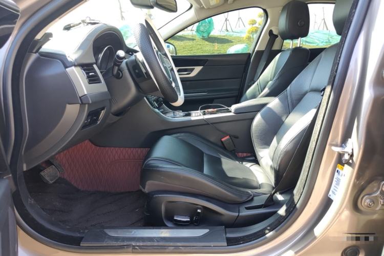 Used Jaguar XF 2016 XF 2.0T Two-Wheel-Drive Luxury Edition
