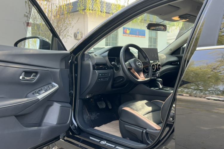 Used Nissan Sylphy 2023 1.6L CVT Black Gold Edition Interior 4