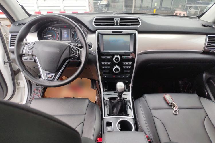 Used Haval H2 2017 Red-Label 1.5T Manual Two-Wheel Drive Luxury Model
