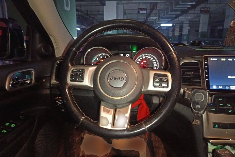 Used Jeep Grand Cherokee 2011 Revised Version 3.6L Comfort Edition
