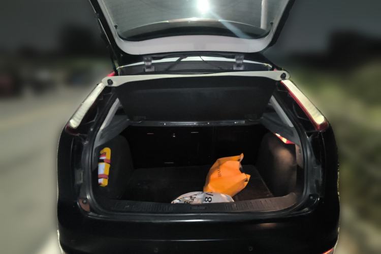 Used Ford Focus 2011 Hatchback 1.8L Manual Comfort Model Trunk