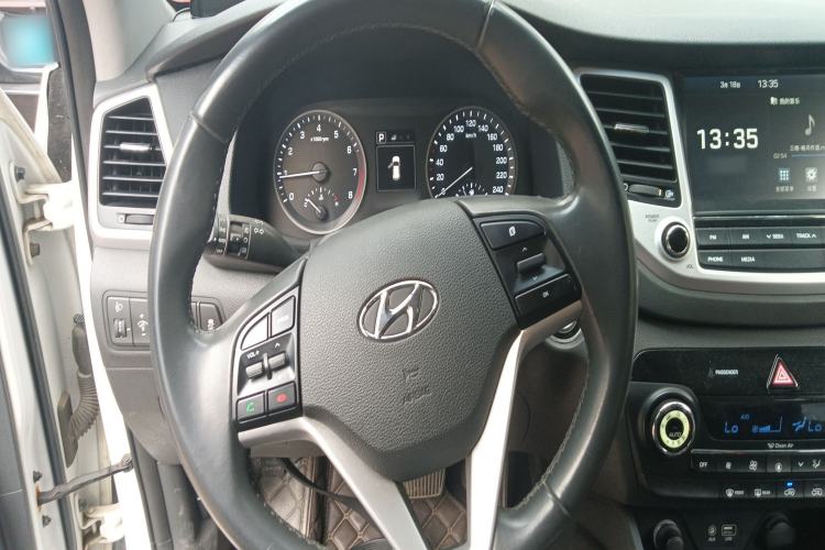 Used Hyundai Tucson 2015 1.6T Dual-Clutch Two-Wheel-Drive Smart Model Steering Wheel