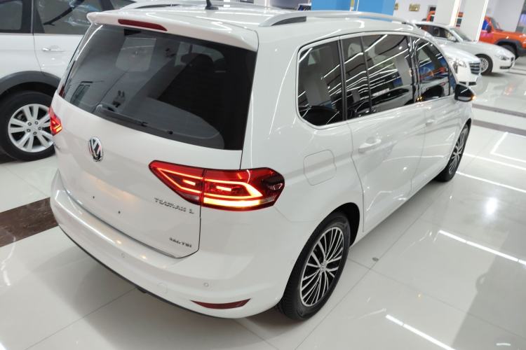 Used Volkswagen Touran 2016 Volkswagen Touran L 280TSI DSG Luxury Edition Rear Right 45 Deg