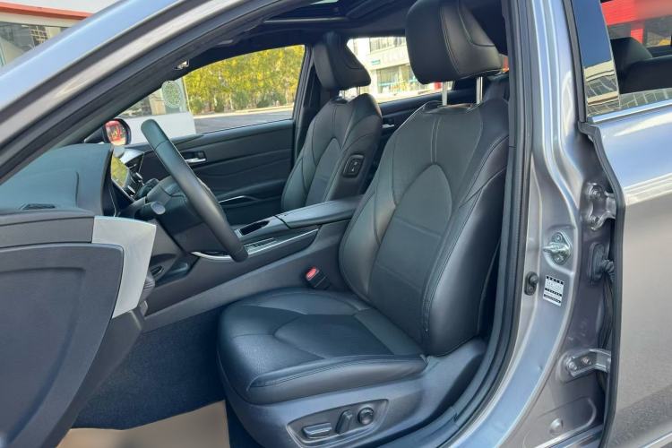 Used Toyota Avalon 2019 Dual-Engine 2.5L Luxury Edition China VI Standard
