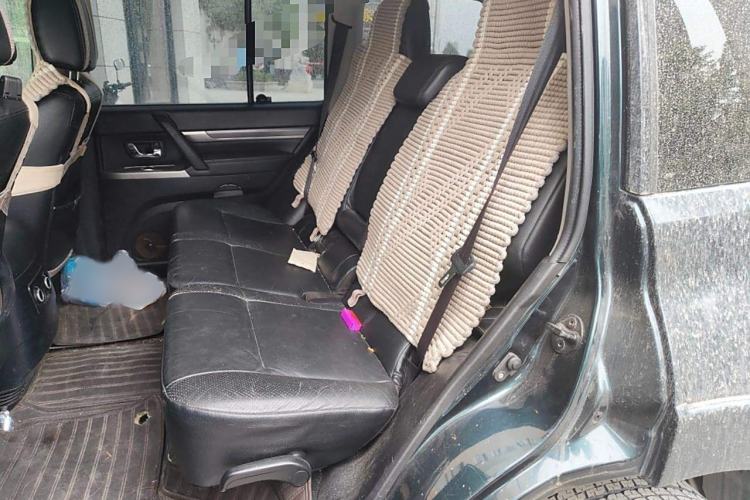 Used Mitsubishi Pajero 2012 3.0L Elite Edition Interior 4