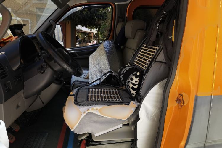 Used Dongfeng Yufeng 2018 2.5T Logistics Vehicle A100 Long Wheelbase Mid-Roof 5-9 Seater China V Emission Standard ZD25