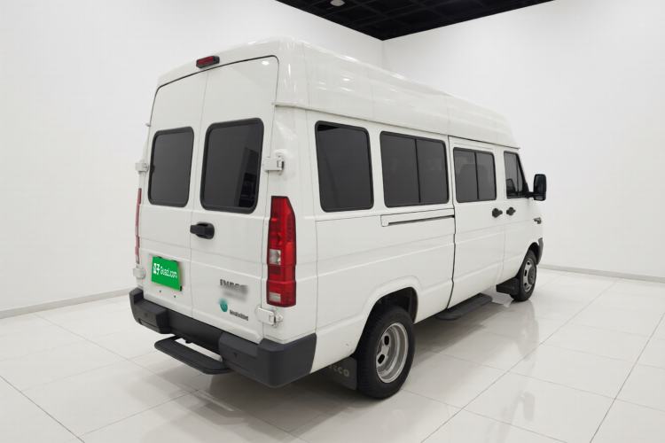 Used Iveco Daily 2023 2.5T A37M1 Long Wheelbase Mid-Roof Dual-Tire Side-Sliding Doors 5-9 Seats Rear Right 45 Deg