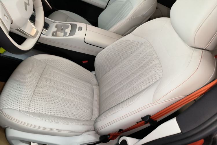 Used ONVO L60 2024 60 kWh All-Wheel Drive Left Front Seat