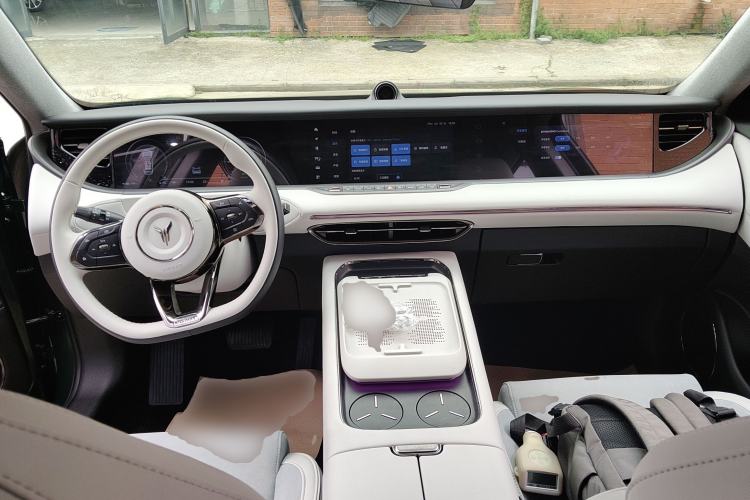 Used VOYAH FREE 2025 318 318 km Rear-Drive Touring Edition Center Console