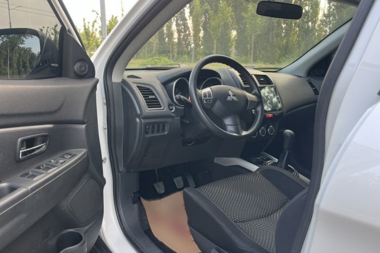 Used Mitsubishi ASX 2013 2.0L Manual Two-Wheel Drive Comfort Edition Interior 3